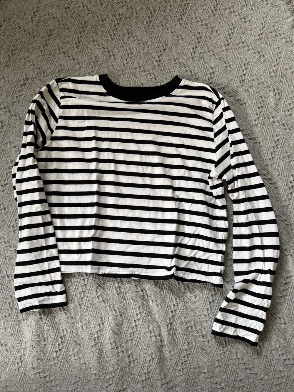 Velvet by Graham & Spencer Striped Crop Top | White & Black | Size Medium